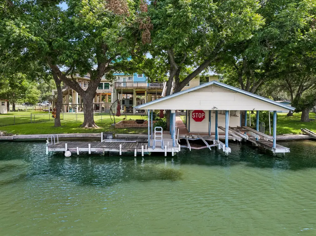 160 Lakeside Drive, Seguin