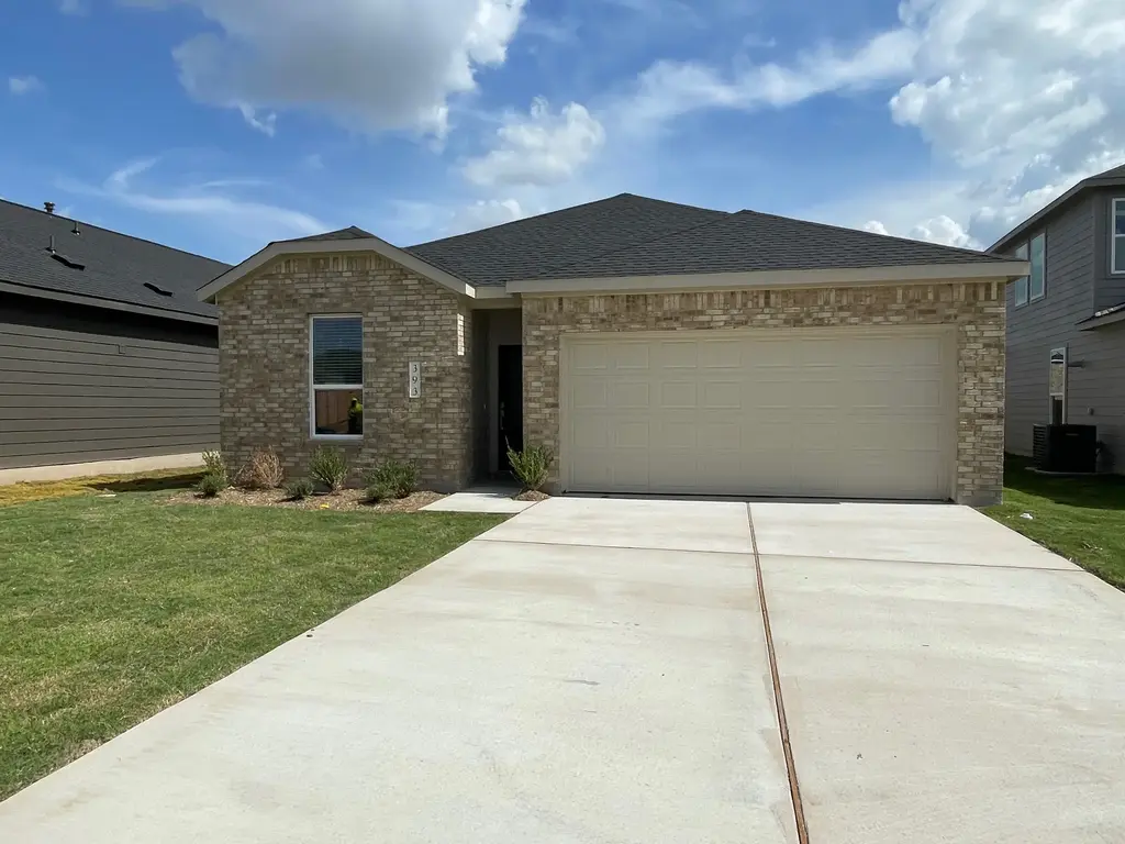 393 Sormonne Loop, Kyle