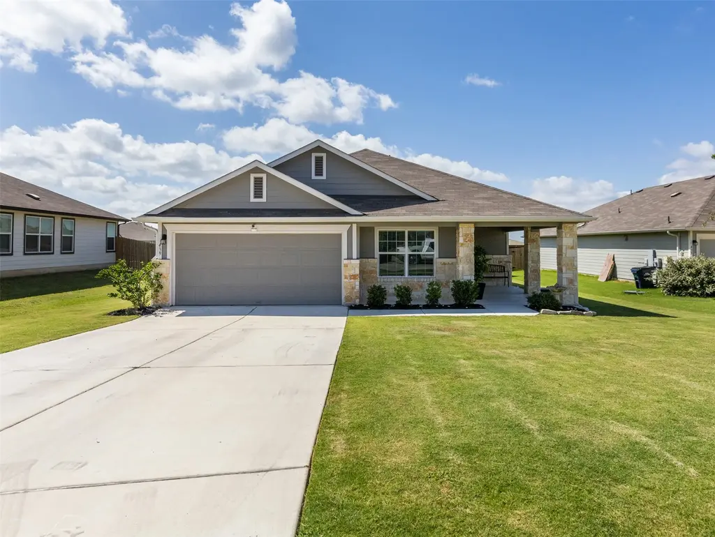 439 Hunter Loop Loop, Bertram