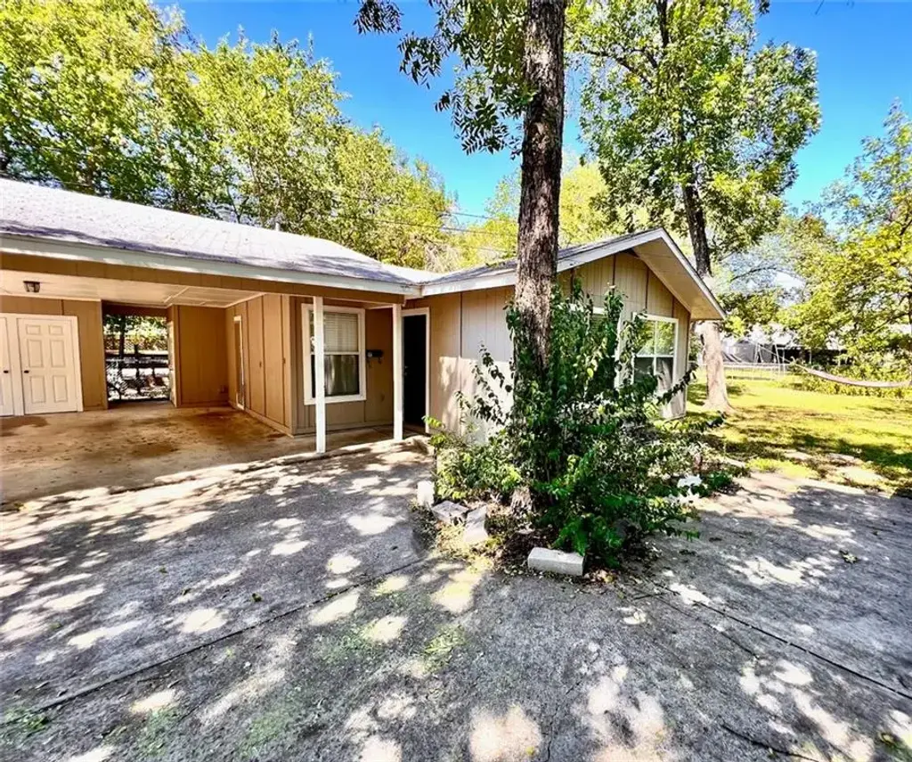 916 E 37th Street B (back Building), Austin