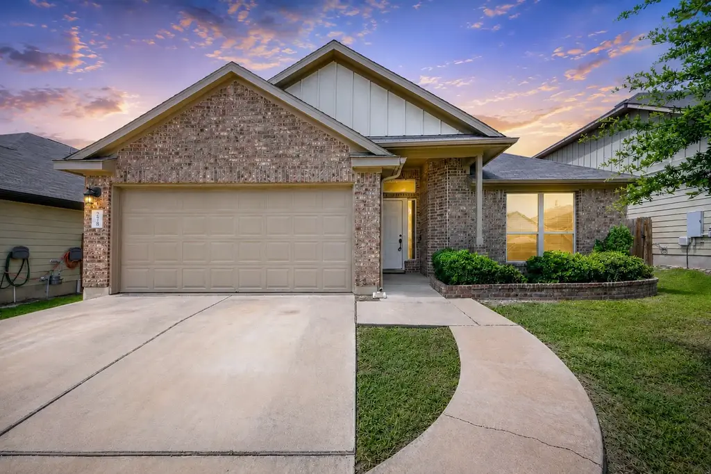 278 Noddy Road, Buda