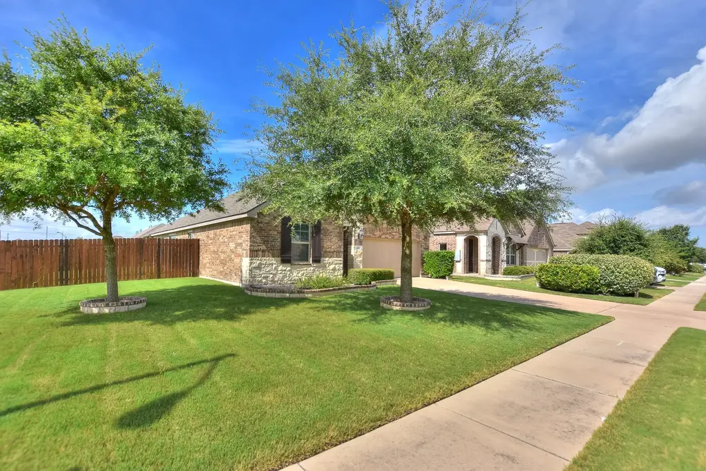 400 Farm Creek Drive, Hutto