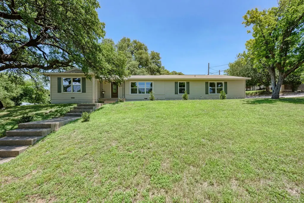 502 W Avenue A, Lampasas