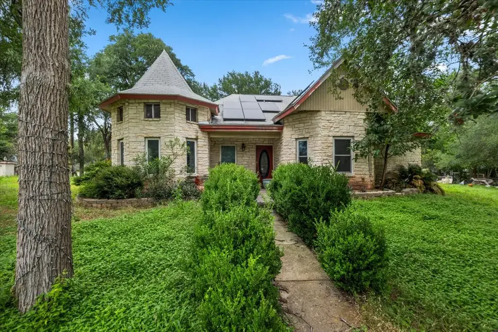 112 Rock Point Drive, Del Valle