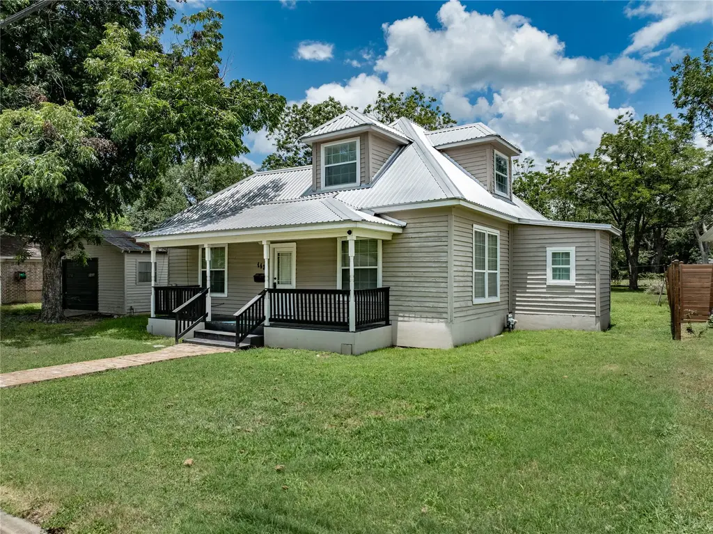 443 S Madison Street, La Grange