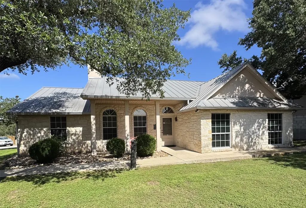 2440 E Hwy 290 B, Dripping Springs