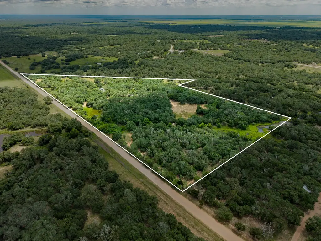 5641 County Road 14, Hallettsville