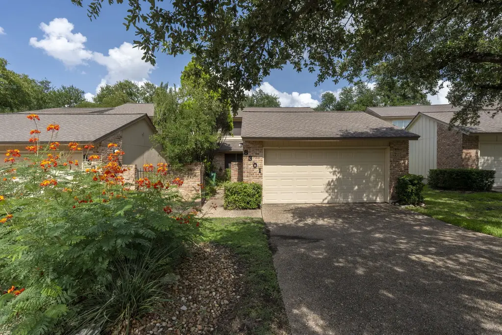 8301 Greenslope Drive, Austin