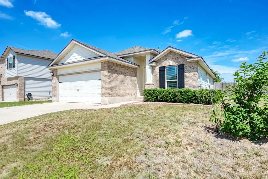 209 Forest Moon Lane, Kyle