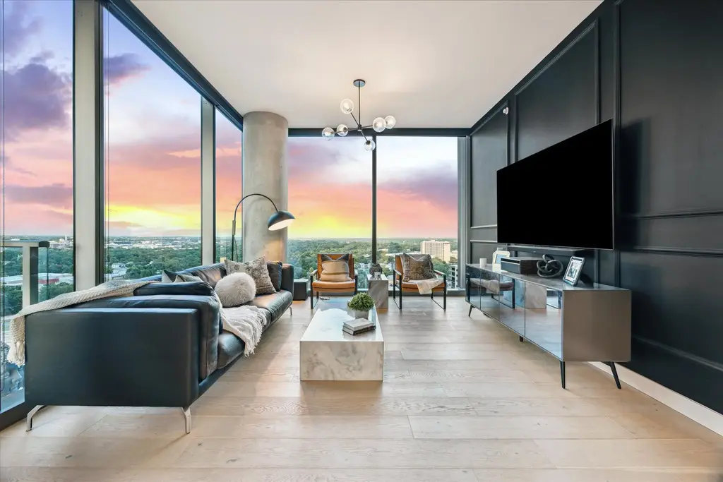 44 East Avenue 1607, Austin