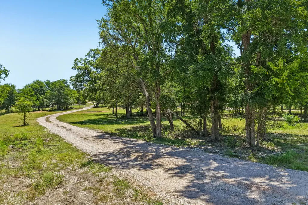 9240 County Road 272, Bertram