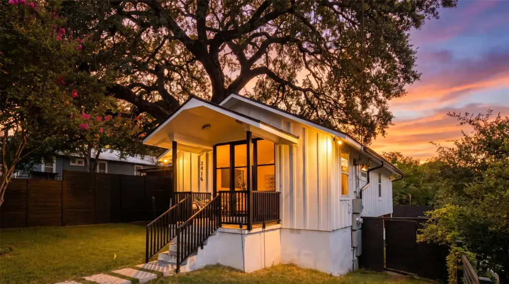 2416 E 10th Street B, Austin