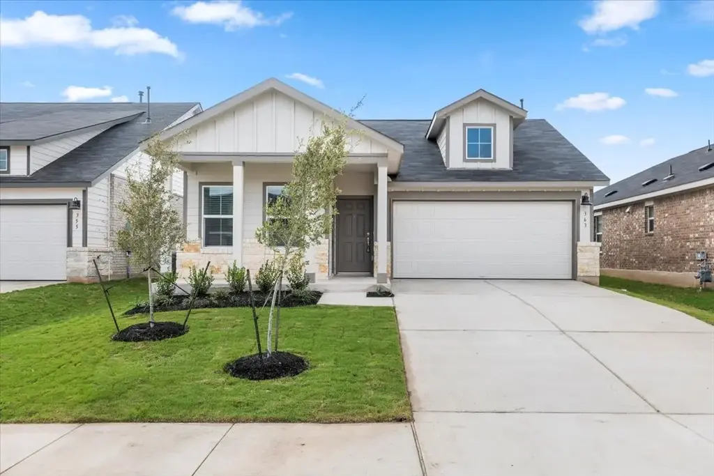 363 Avre Loop, Kyle