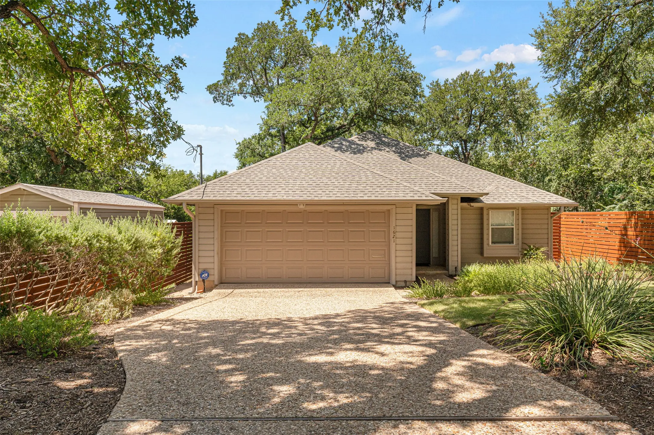 Photo of Listing #9801316