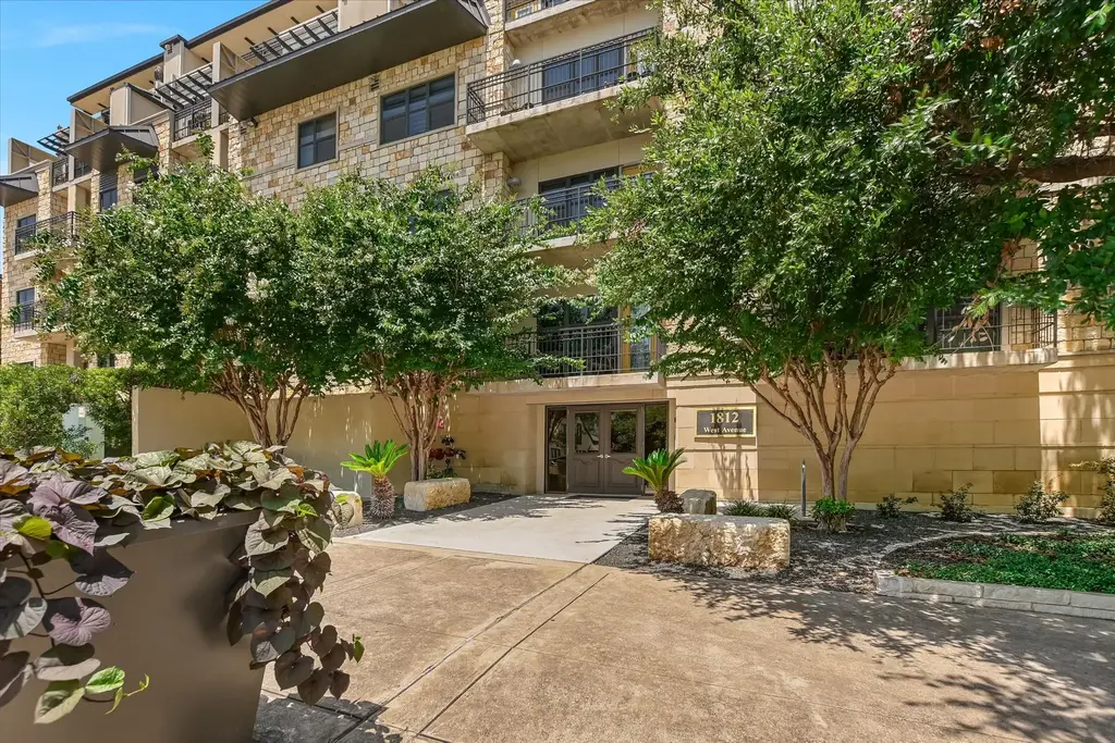 1812 West Avenue 100, Austin