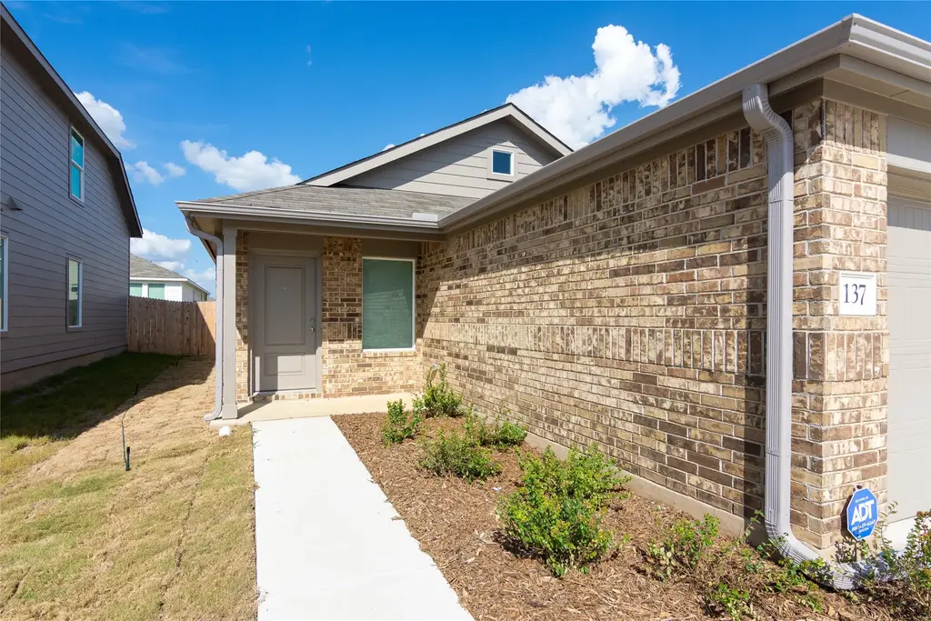 137 Starpacker Lane, Jarrell