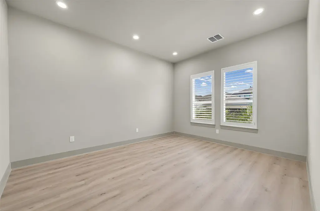 10824 E Crystal Falls Pkwy 506, Leander