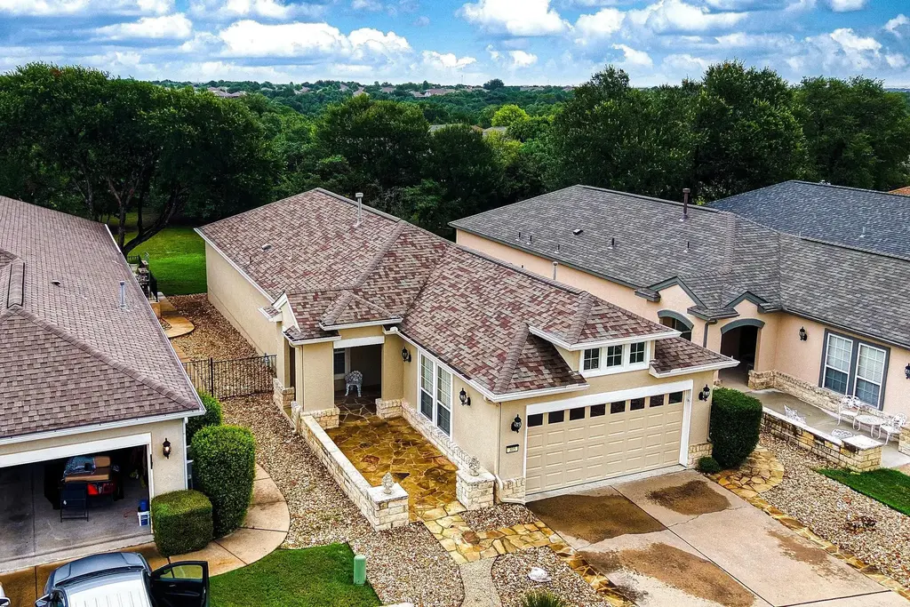305 Mill Pond Path, Georgetown