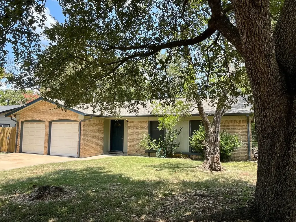 7000 Whispering Oaks Drive, Austin