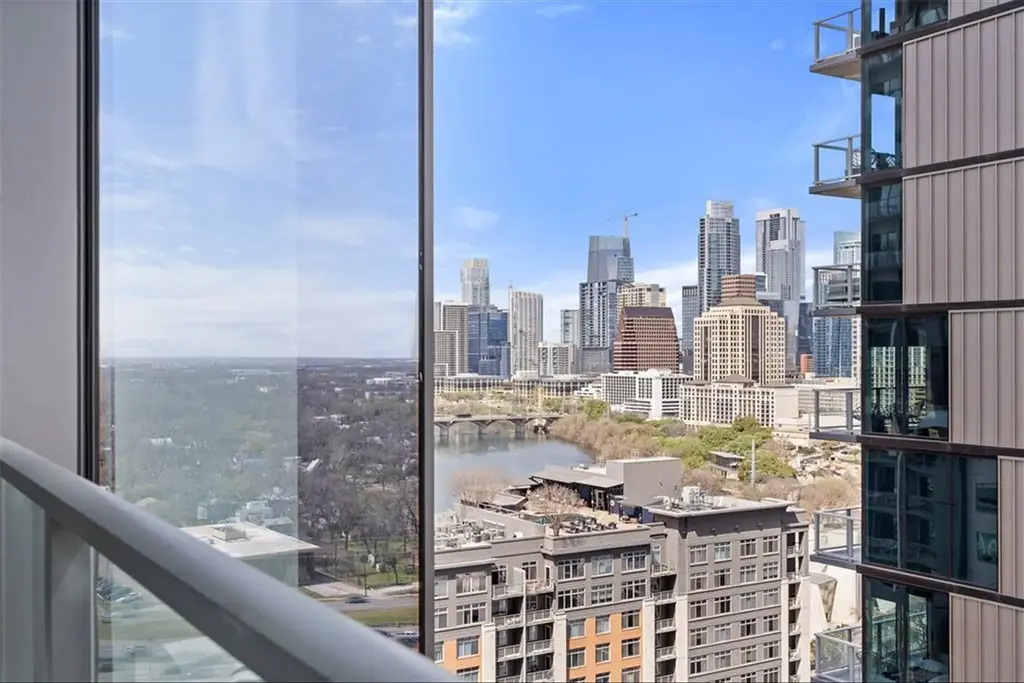 44 East Avenue 1706, Austin