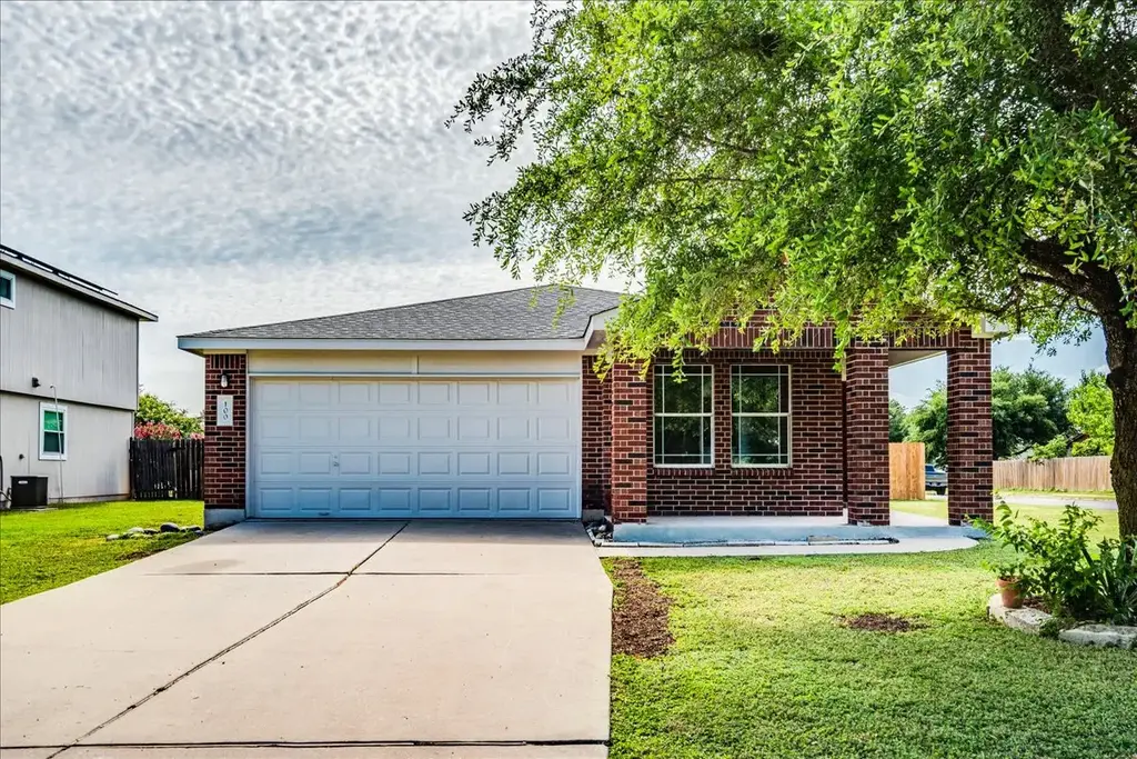 100 Easy Street, Hutto