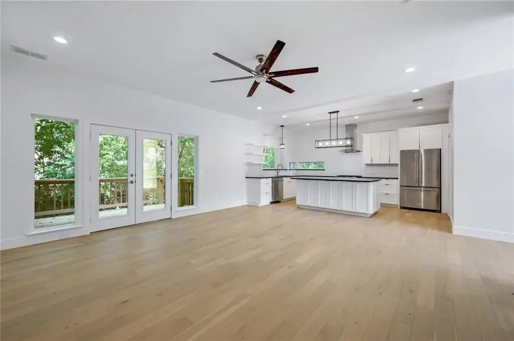 2004 Winsted Lane B, Austin