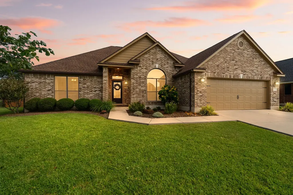 104 Madison Lane, Thrall