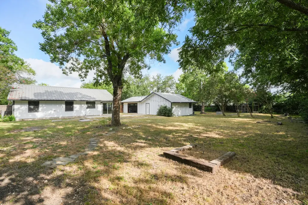 413 Sun Bonnet Drive, Buda