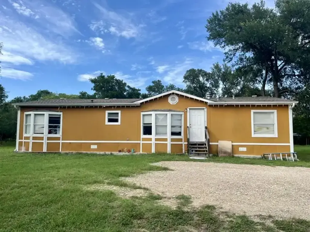 150 Oak Forest Drive, Cedar Creek