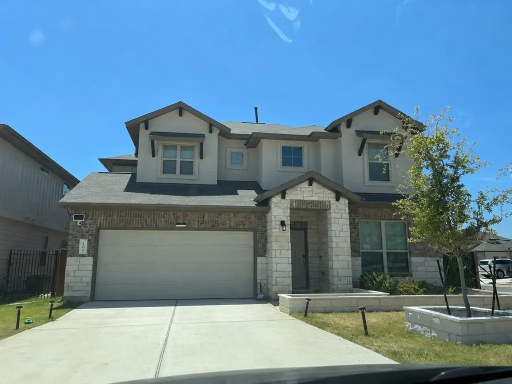 100 Petersburg Street, Leander