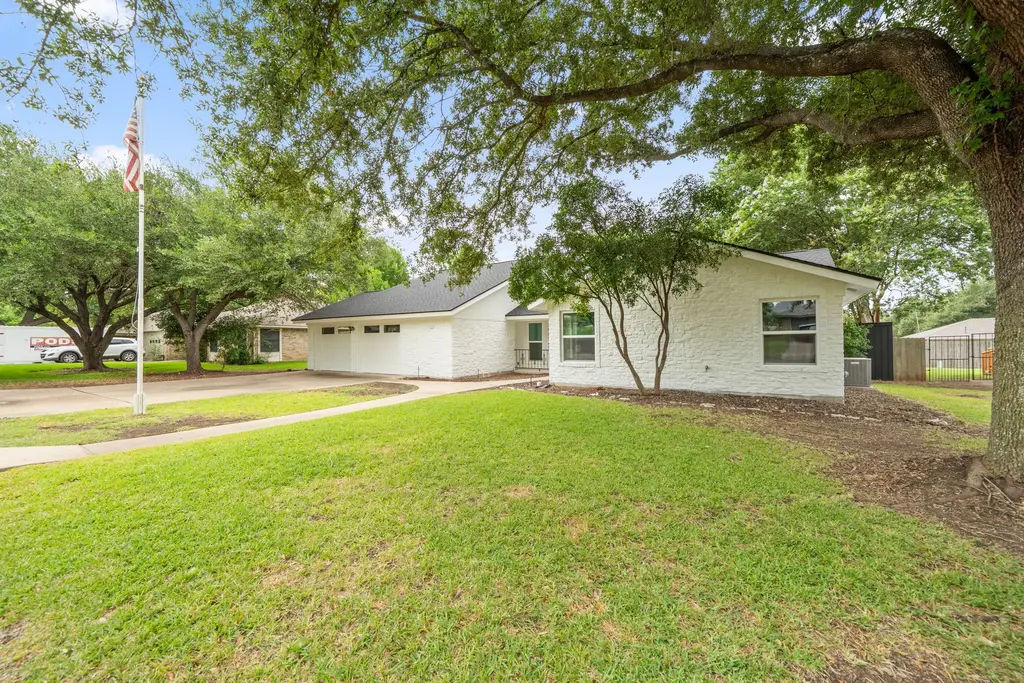 1403 Stone Ridge Drive, Taylor