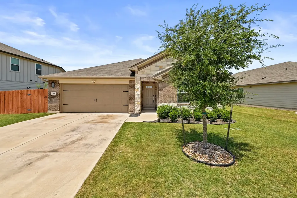 114 Grasslands Trail, Hutto