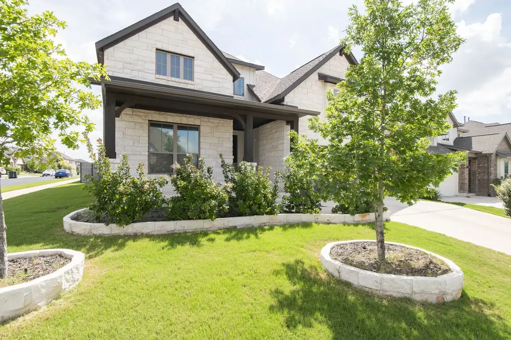 201 S Park Vista, Georgetown