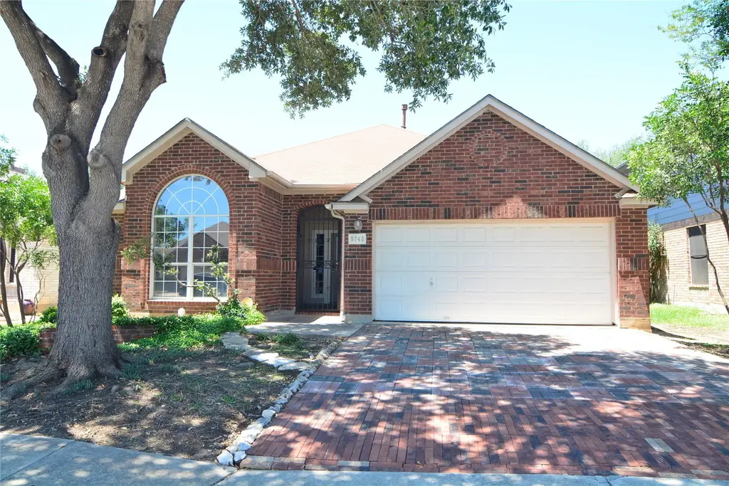 9743 Copperway, Converse