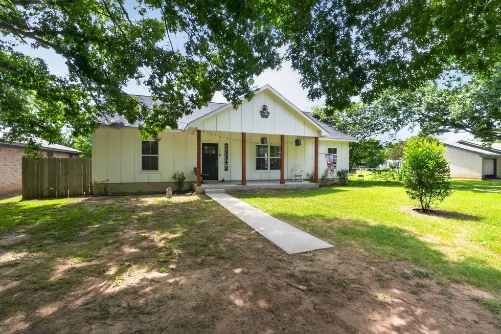 403 Lynch Street, Smithville