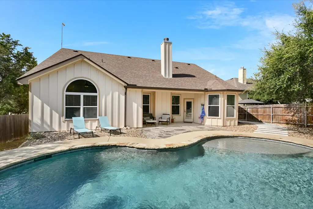 7 Redwood Circle, Wimberley