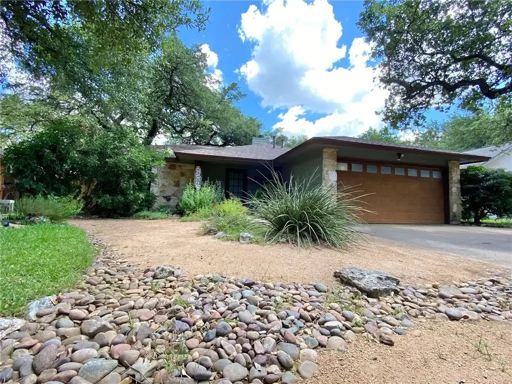 8004 Downing Street, Austin