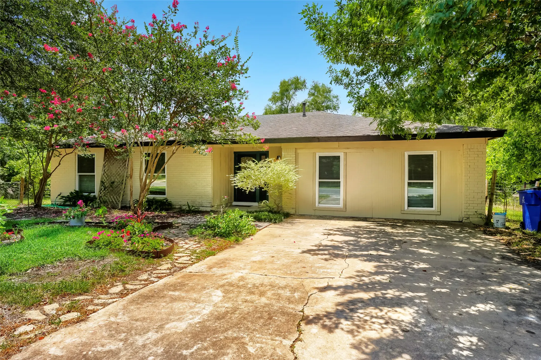 Photo of Listing #9779093