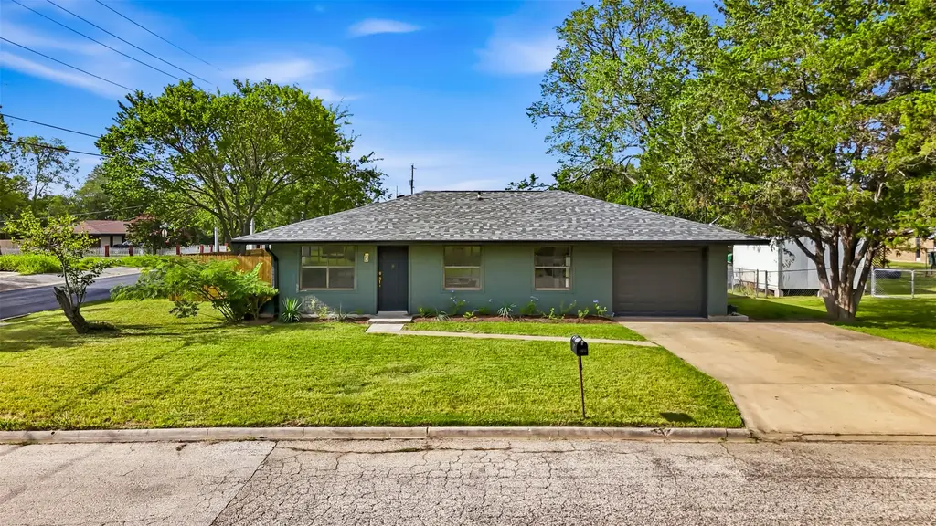 609 Magnolia Street, Bastrop