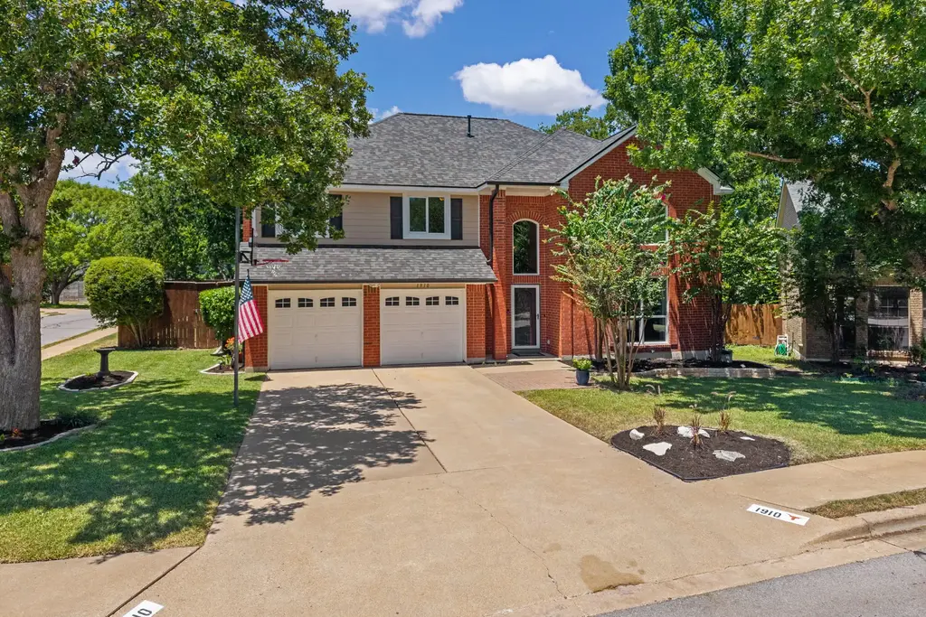 1910 Springwater Drive, Round Rock