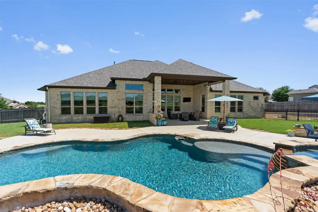 209 E Vienna Drive, Hutto