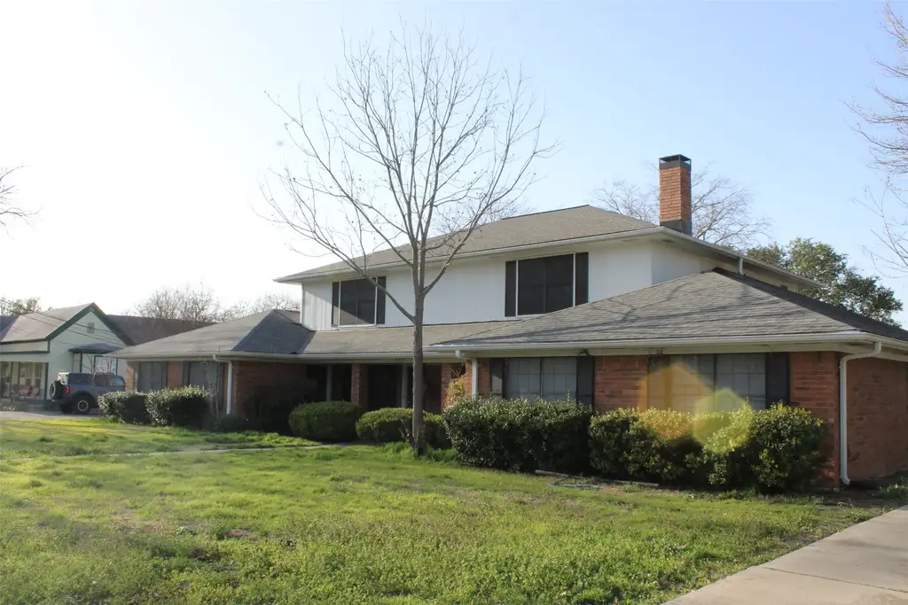 535 West Prairie Lea Street, Lockhart