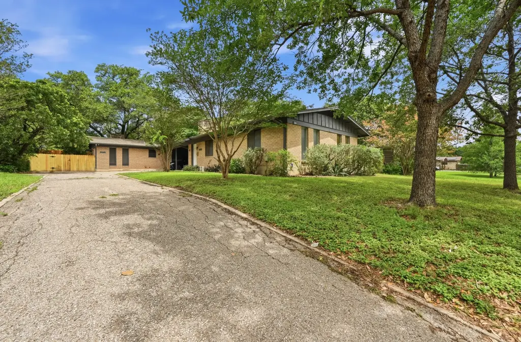 8910 Little Walnut Parkway B, Austin