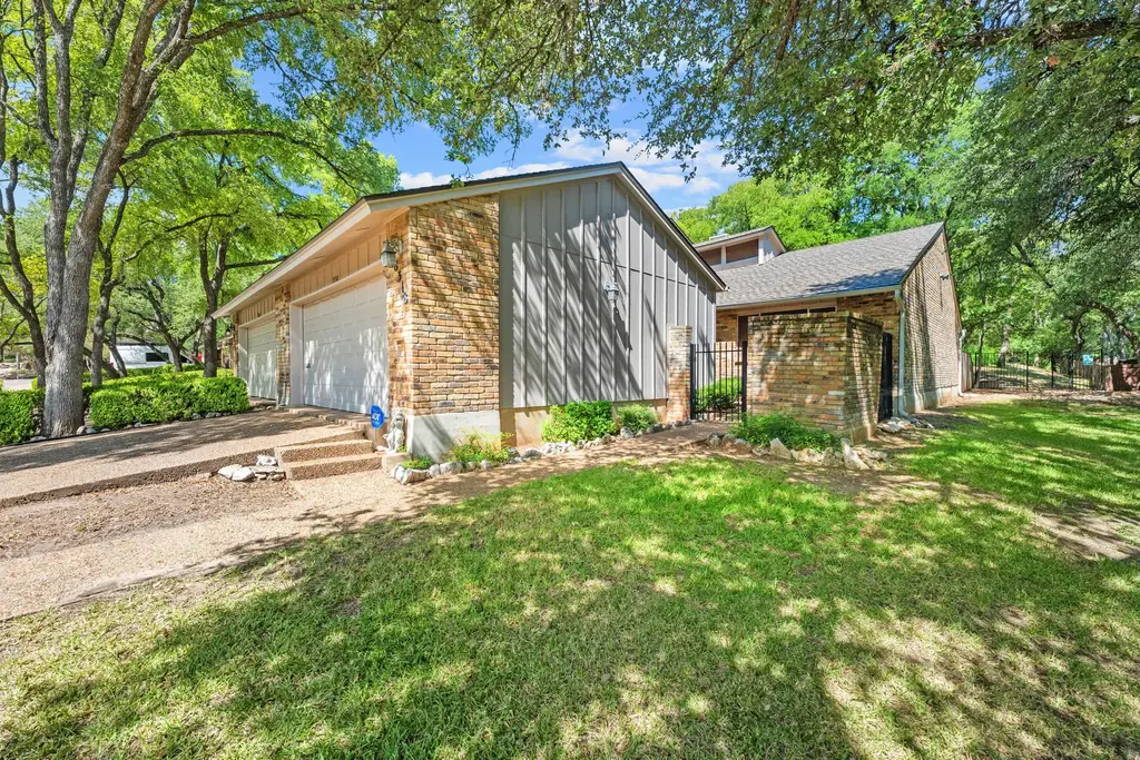 8318 Bent Tree Road, Austin