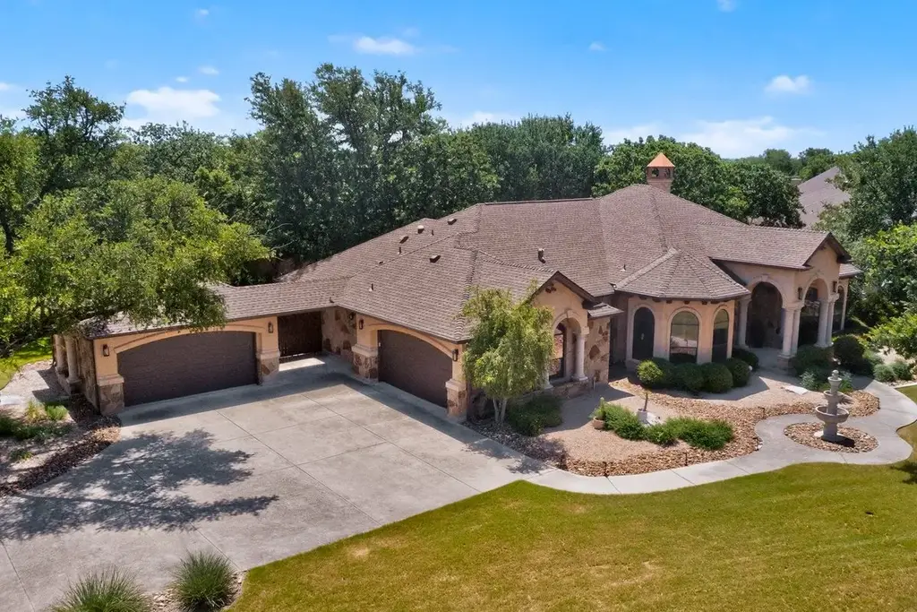 116 Roble Roja Drive, Georgetown