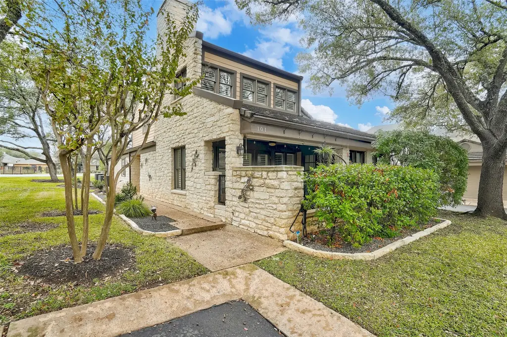 101 West Eagle Drive 101, Lakeway