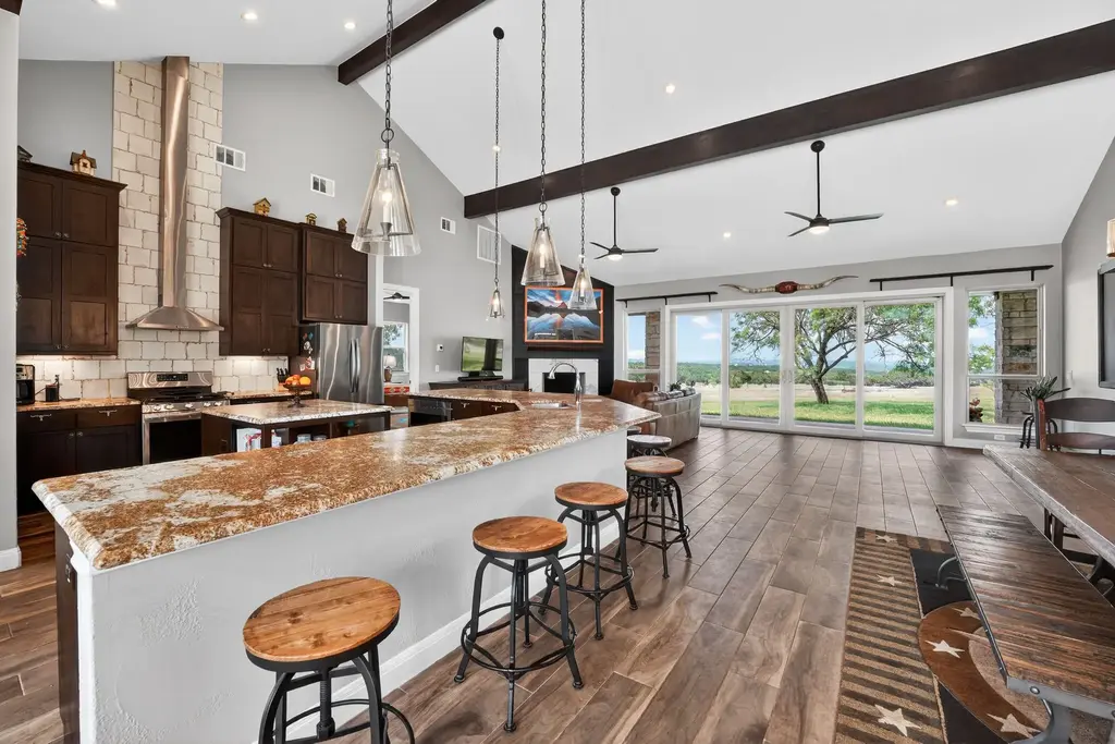 113 Jayhawk Ct Court, Burnet
