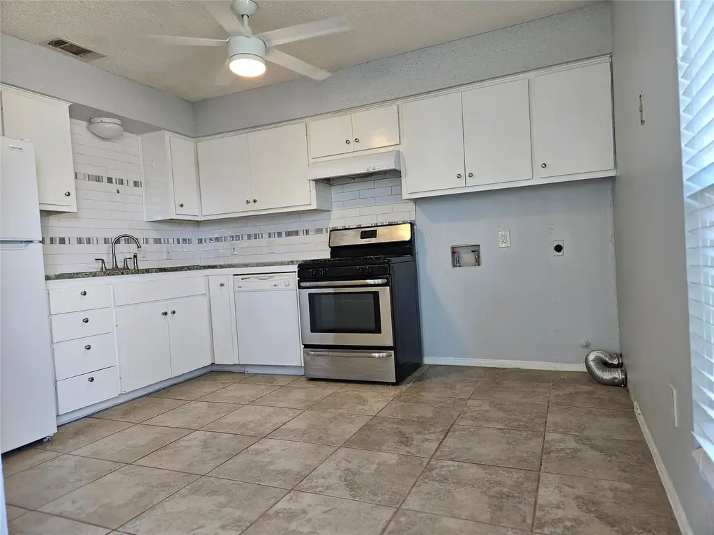 105 E Boyce Street A, Manor