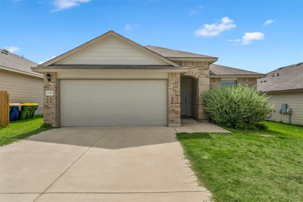 1049 Velvet Court, Troy