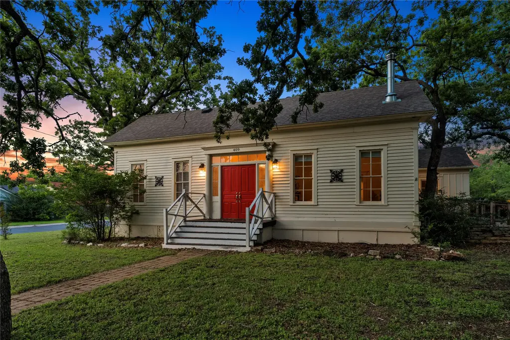 409 N Main Street, Burnet